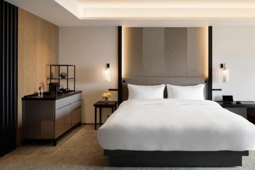 Euphoria Premier King Room Park View with Balcony
