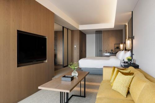 Euphoria Premier King Room Park View with Balcony