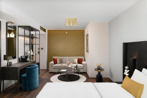 Deluxe Room (2 Adults + 1 Child)