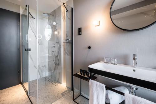 Deluxe Room (2 Adults + 1 Child)