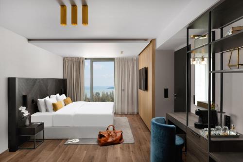 Deluxe Connecting Room
