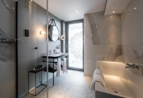 Deluxe Connecting Room