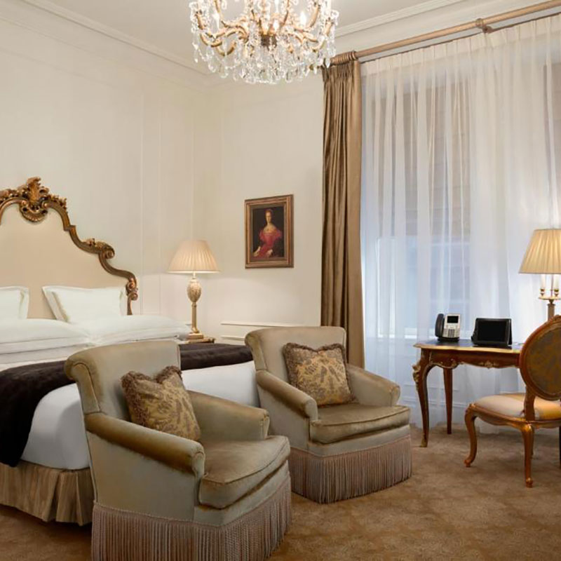 Plaza King Room