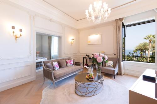 One-Bedroom Suite with Sea View