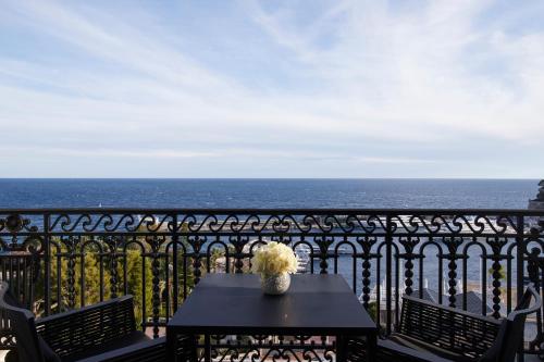 One-Bedroom Suite with Sea View