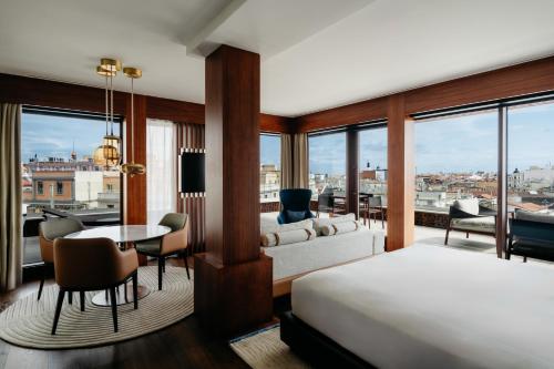 Corner Suite with Terrace