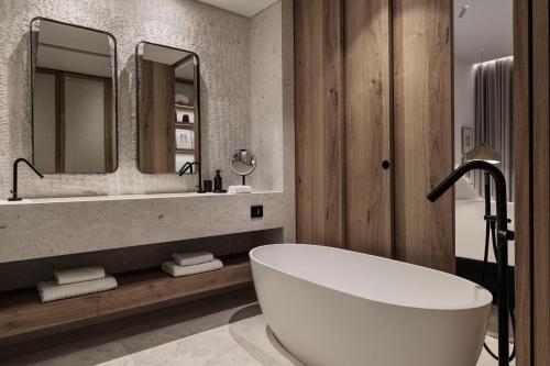 Escape Agora Bayfront Infinity, 1 Bedroom Suite, 1 King, Sea View