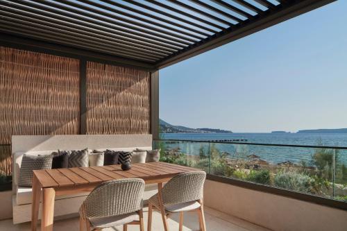 Escape Agora Bayfront Rooftop Infinity 2-bed Suite