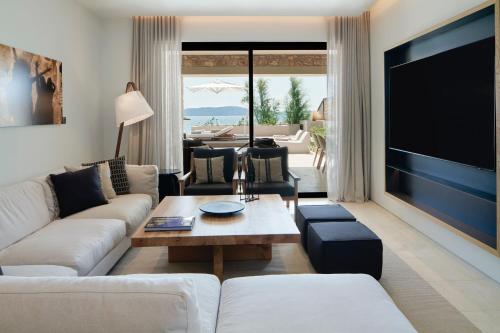 Escape Agora Beachfront Infinity 1-bed Suite