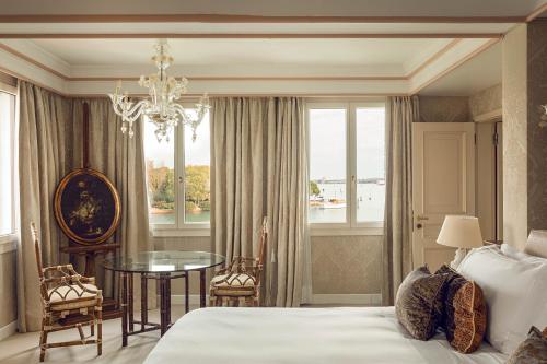 Suite with Balcony and Lagoon View (San Giorgio)