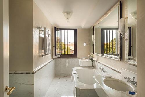 Suite with Balcony and Lagoon View (San Giorgio)