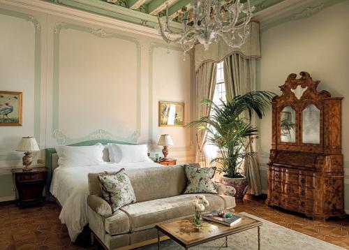 Signature Suite with Historical Landmark View (Dogaressa)