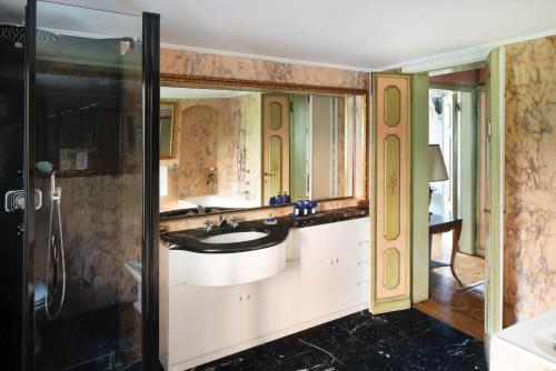 Signature Suite with Historical Landmark View (Dogaressa)