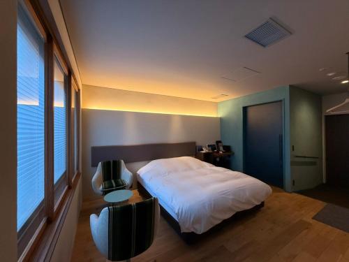 Universal Small Room Annex