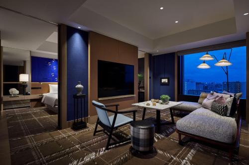 King Suite with City View