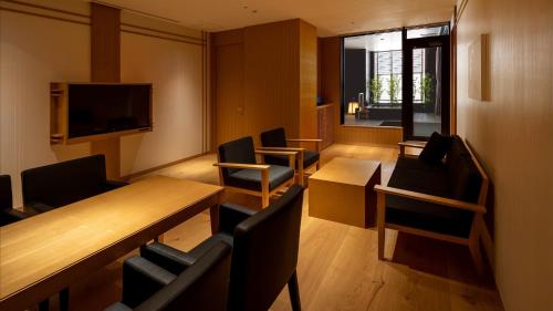 Suite with Open-Air Bath - Hillside View