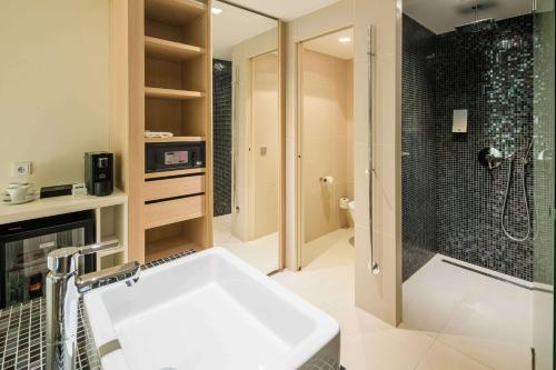 Deluxe Double Room with Extra Bed
