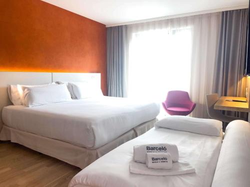 Deluxe Double Room with Extra Bed (2 Adults + 1 Child)
