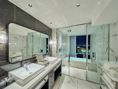 The Kahala Prestige Corner King