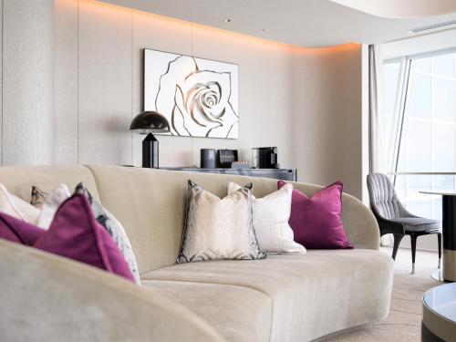 The Kahala Suite King Including Breakfast for 2 and Mini-bar Free