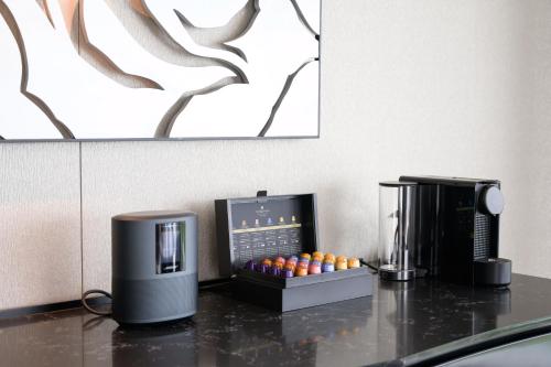The Kahala Suite King Including Breakfast for 2 and Mini-bar Free