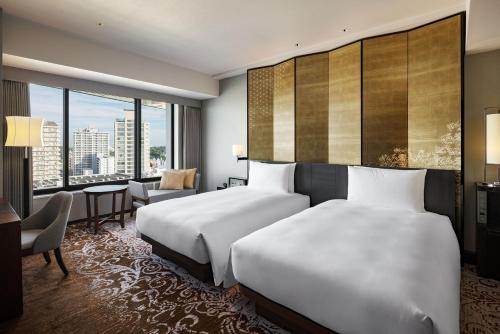 Twin Room with Two Twin Beds and Club Access