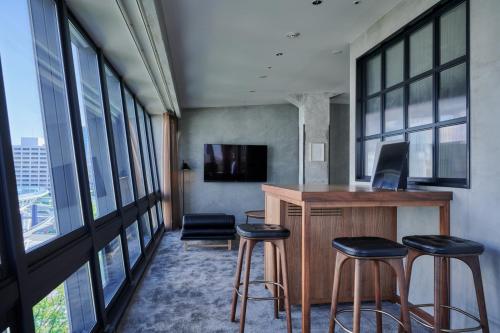 Forest Corner Suite