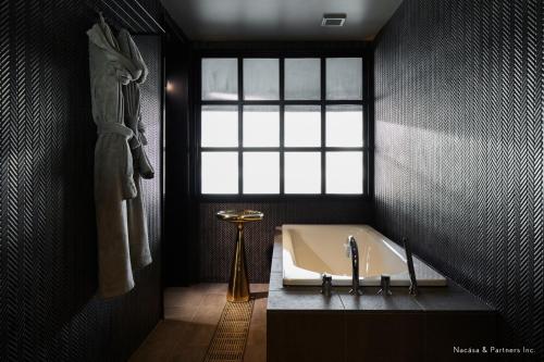 Forest Corner Suite