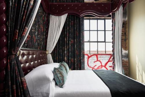 Corner King Suite