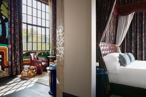 Corner King Suite