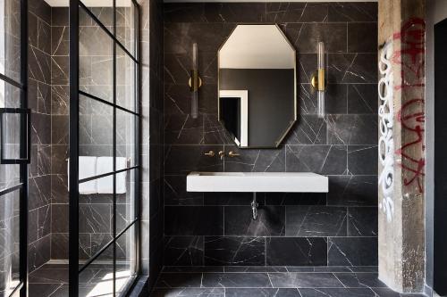 Corner King Suite