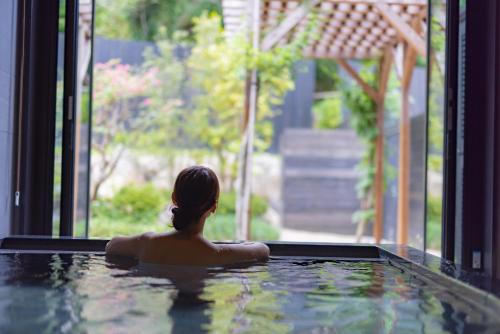 Luxury Suite with Semi-Open-Air Bath