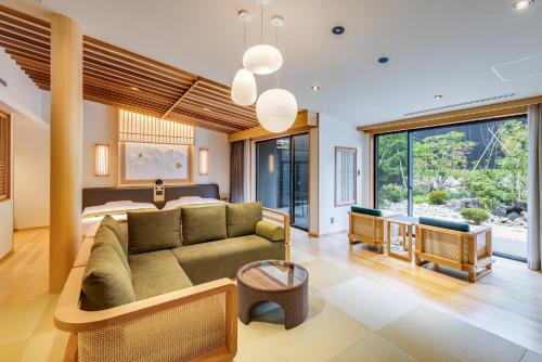 Luxury Suite with Semi-Open-Air Bath