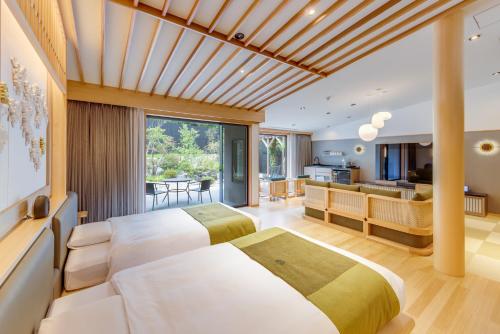 Luxury Suite with Semi-Open-Air Bath