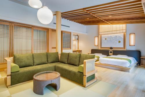 Luxury Suite with Semi-Open-Air Bath