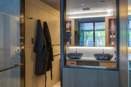 Luxury Suite with Semi-Open-Air Bath