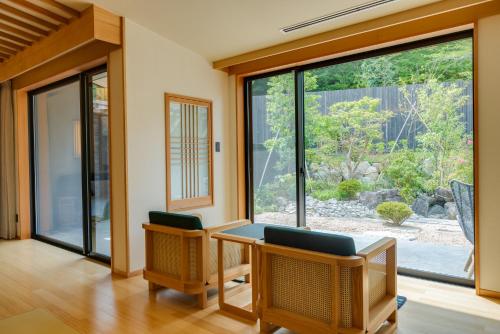 Luxury Suite with Semi-Open-Air Bath