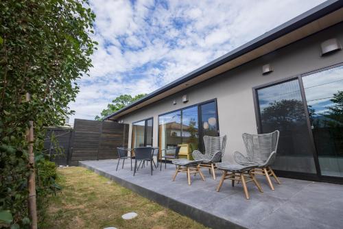 Premium Suite with Semi-Open-Air Bath	