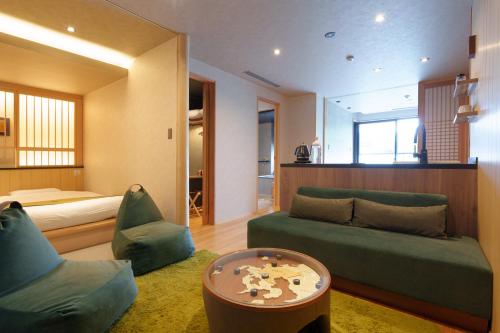 Comfort Deluxe with Semi-Open-Air Bath