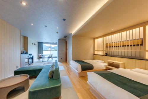 Comfort Deluxe with Semi-Open-Air Bath