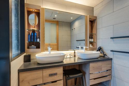 Comfort Deluxe with Semi-Open-Air Bath
