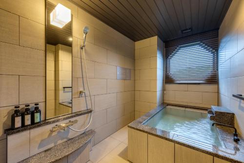 Junior Deluxe with Private Bathroom