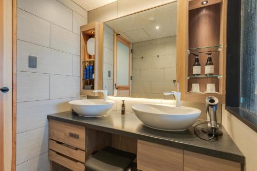 Junior Deluxe with Private Bathroom