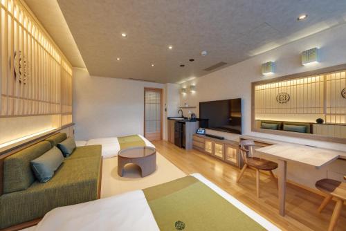 Junior Deluxe with Private Bathroom