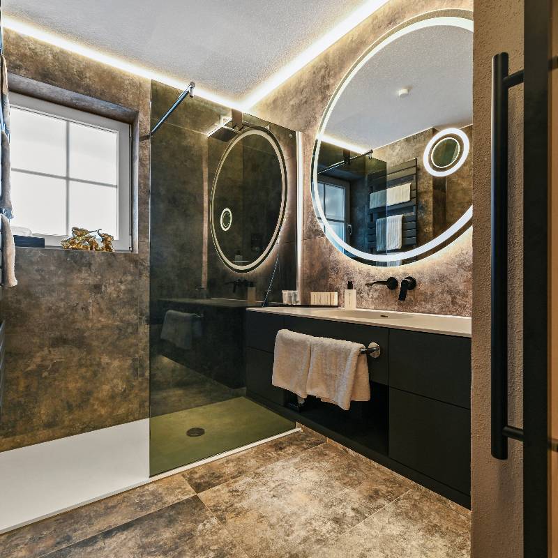Deluxe Suite Modern with Balcony