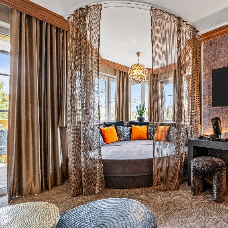 Deluxe Suite Modern with Balcony