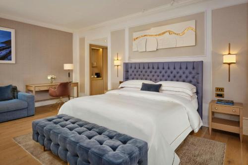 Junior King Suite with City View