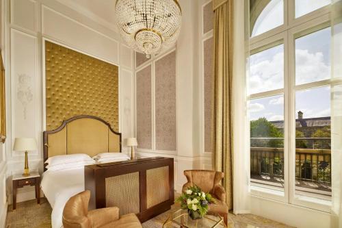 Presidential King Suite with City View