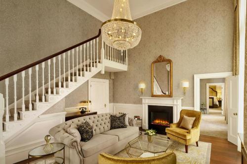 Presidential King Suite with City View
