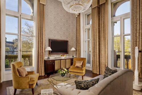 Presidential King Suite with City View